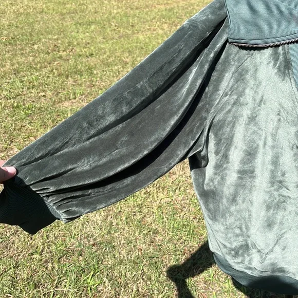 Summersalt Drapey collar Hunter green velour feel 1/2 zip pullover. Size 1XL - Picture 3 of 6